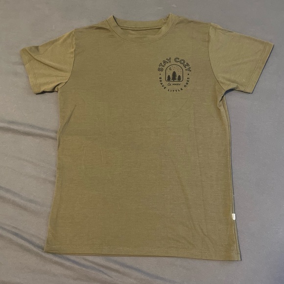 Brave Little Ones Stay Cozy Graphic T-Shirt Army Bamboo Short Sleeve 6/8Y Boys - Picture 1 of 3